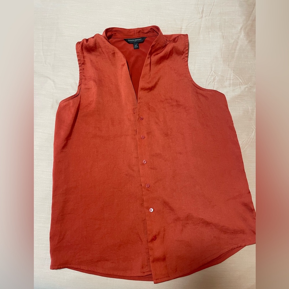 Banana Republic Sleeveless Button Up